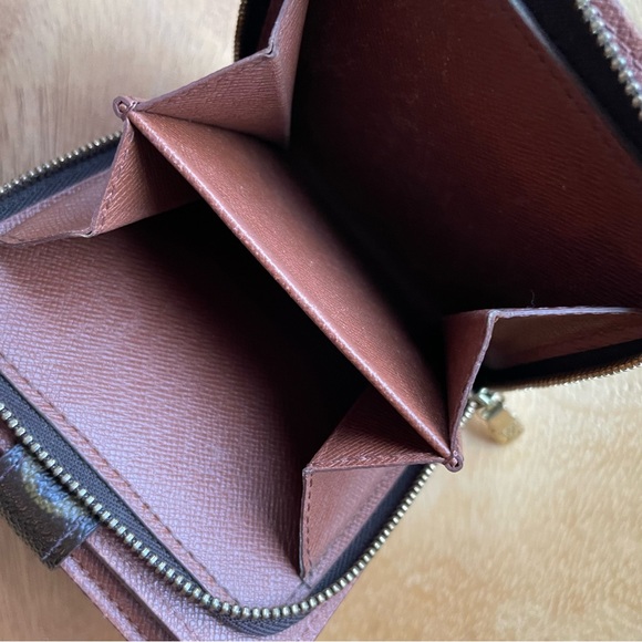 AUTHENTIC Louis Vuitton Compact Wallet - Picture 10 of 10
